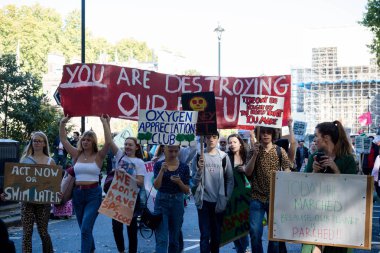 Londra'da iklim değişikliği protestocular