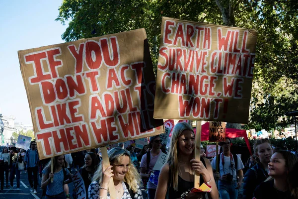 Manifestantes del cambio climático en Londres —  Fotos de Stock