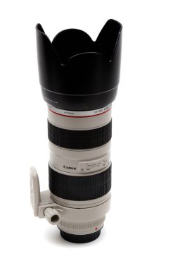 Londra, Birleşik Krallık, 21 Eylül 2020: - 70-200 mm f2.8 USM lensli mercek beyaz arka planda izole edildi