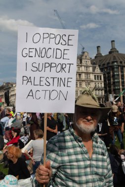 Londra, Birleşik Krallık, 6 Eylül 2025 - Parilament Meydanı 'ndaki Pro Filistin Protestocuları 