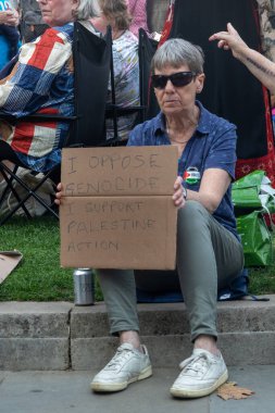 Londra, Birleşik Krallık, 6 Eylül 2025 - Parilament Meydanı 'ndaki Pro Filistin Protestocuları 