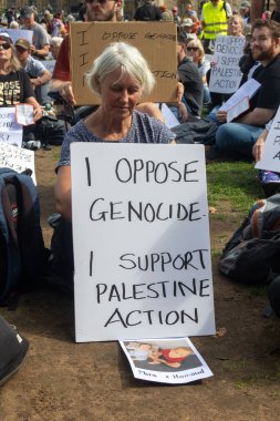 Londra, Birleşik Krallık, 6 Eylül 2025 - Parilament Meydanı 'ndaki Pro Filistin Protestocuları 