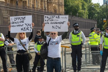 Londra, Birleşik Krallık, 6 Eylül 2025 Parilament Meydanı 'nda Pro Filistin Protestocuları, İngiltere Başbakanı' ndan harekete geçmesini istiyor.