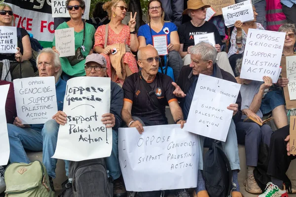 Londra, Birleşik Krallık, 6 Eylül 2025 - Parilament Meydanı 'ndaki Pro Filistin Protestocuları 