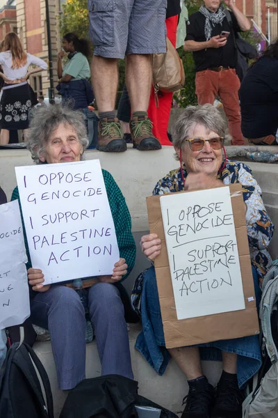 Londra, Birleşik Krallık, 6 Eylül 2025 - Parilament Meydanı 'ndaki Pro Filistin Protestocuları 