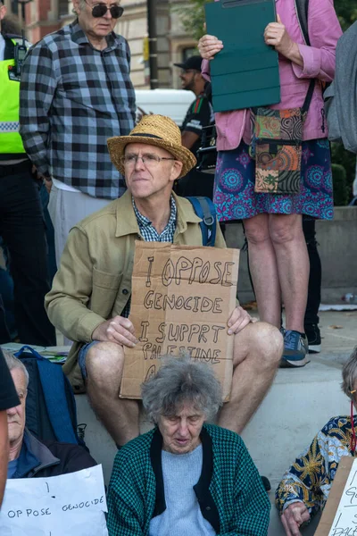 Londra, Birleşik Krallık, 6 Eylül 2025 - Parilament Meydanı 'ndaki Pro Filistin Protestocuları 