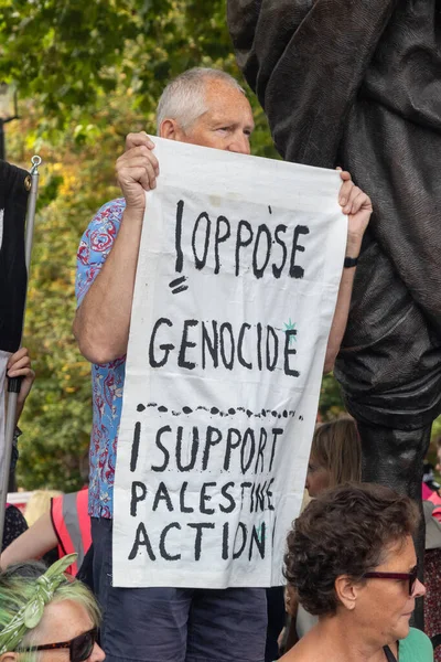 Londra, Birleşik Krallık, 6 Eylül 2025 - Parilament Meydanı 'ndaki Pro Filistin Protestocuları 