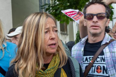 Londra, Birleşik Krallık, 6 Eylül 2025: - Filistin yanlısı protestocular Parlamento Meydanı 'nda polise bağırdılar