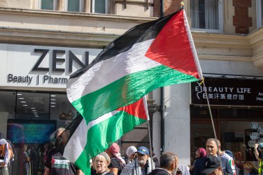 Londra, Birleşik Krallık, 6 Eylül 2025 - Filistin Ulusal Yürüyüşü, Filistin Devleti Bayrağı