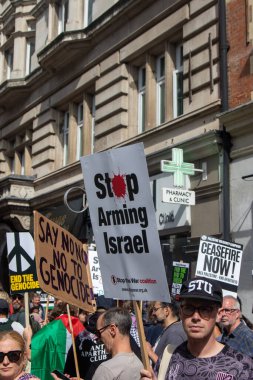 Londra, Birleşik Krallık, 6 Eylül 2025 - Ulusal Filistin Yürüyüşü, İsrail 'i silahlandırmayı durduran bir işaret