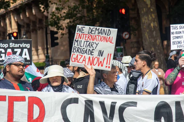 Londra, Birleşik Krallık, 6 Eylül 2025 - Filistin Ulusal Yürüyüşü, Gazze 'deki uluslararası tugay çağrısı