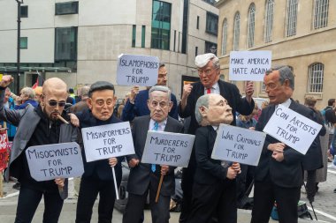 Londra, Birleşik Krallık, 17 Eylül 2025: Londra 'daki Stop Trump Koalisyonu Yürüyüşü. Protestocular Musk, Farage, Vance, Putin, Trump ve Netanyahu gibi giyiniyorlar 