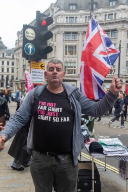 Londra, Birleşik Krallık, 17 Eylül 2025: Londra 'daki Stop Trump Koalisyonu Yürüyüşü. Protestoculardan biri tişört giyip çok da haklı olmadığımı söylüyor.