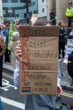 Londra, Birleşik Krallık, 17 Eylül 2025: Londra 'daki Stop Trump Koalisyonu Yürüyüşü. Bir protestocunun elinde 