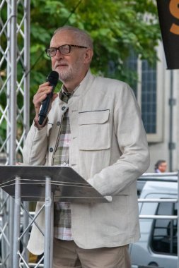 Londra, Birleşik Krallık, 17 Eylül 2025: Eski İşçi Partisi Genel Başkanı Jeremy Corbyn, Londra Merkez Koalisyon Yürüyüşü 'nün sonunda Sahnede konuşuyor. 