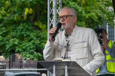 Londra, Birleşik Krallık, 17 Eylül 2025: Eski İşçi Partisi Genel Başkanı Jeremy Corbyn, Londra Merkez Koalisyon Yürüyüşü 'nün sonunda Sahnede konuşuyor. 