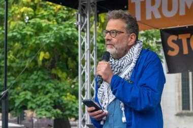 Londra, Birleşik Krallık, 17 Eylül 2025: Ben Jamal ABD Başkanı Donald Trump 'ın Devlet Ziyaretine karşı düzenlenen protesto sonunda Meclis Meydanı' nda bir sahnede konuştu