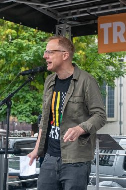 Londra, Birleşik Krallık, 17 Eylül 2025: Londra 'daki Stop Trump Koalisyonu Yürüyüşü' nün sonunda Sahne Sözcüsü. 