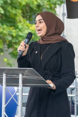 Londra, Birleşik Krallık, 17 Eylül 2025: Londra 'daki Stop Trump Koalisyonu Yürüyüşü' nün sonunda Sahne Sözcüsü. 