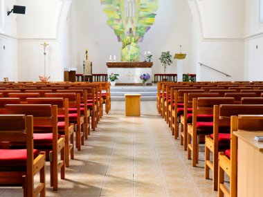 Pilsen 'deki kilisenin içinde.