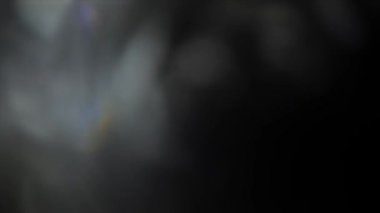 Gerçek organik ışık sızıntıları, gökkuşağı ve küreler klasik film lensleriyle yapılmış. Düzenleme için pürüzsüz, güzel bir döngü veya arkaplan - herhangi bir NLE üzerinde ekleme veya ekran kipinde kullanın