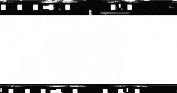 卷轴杂乱 旧薄膜颗粒噪音符号 划痕和光漏 狂暴的4K设计底片 — 图库视频影像
