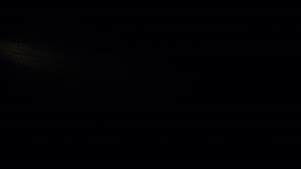 オーバーレイ フレアライト遷移 効果太陽光 レンズフレア 光漏れ 太陽光線の光の効果 オーバーレイ 設計のための黒の背景に隔離されたフレアの高品質のストック映像 — ストック動画
