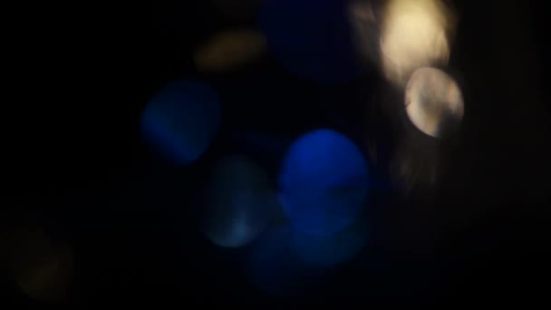 L'effet d'une éclaboussure de lumière dans la lentille. Lumière classique 4k.