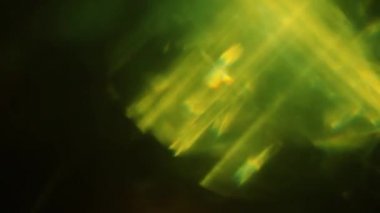 Hayali psikedelik renkler, holografik yanardöner folyo. Kaplama efekti için ışık sızıntısı.