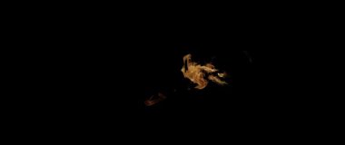 Slow Motion video çekimi Fire Flames and Burning. Siyah arka planda gerçek bir yangın tetikleyici..