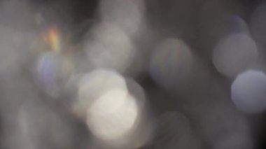 Mercek Bozukluğu 4K Işık Ufku, Parlak Lens parlamaları geçiş, başlık ve kaplama, ışık titreşimleri ve parlamalar için. Koyu arkaplanda gerçek lens VFX ile UHD 'de ışık sızıntısı