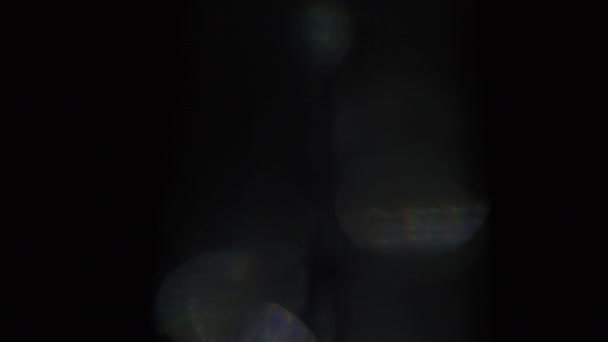 Distorsiones de lentes Horizonte de luz 4K, destellos de destellos de destello de lente brillante para transiciones, títulos y superposiciones, pulsos y brillos de luz. fugas de luz en UHD sobre fondo oscuro con destello de lente real VFX — Vídeos de Stock
