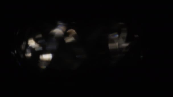 Objektiv Zkreslení 4K Light Horizon, Bright Lens Světelné záblesky pro přechody, tituly a překrytí, Světelné pulsy a záře. světelný únik v UHD na tmavém pozadí s Real objektiv světlice VFX — Stock video