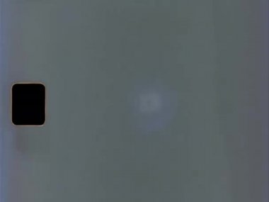 4K Otantik Süper 8 Film Çerçevesi. Dijital video ile eski tip efektler için çıkıntı deliği var. Arşiv görüntüsü oluştur.