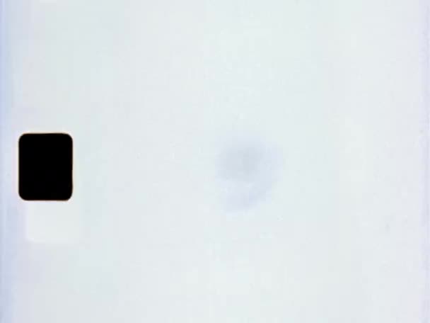 用8mm照相机-4K拍摄的轻烧伤薄膜颗粒效果 — 图库视频影像