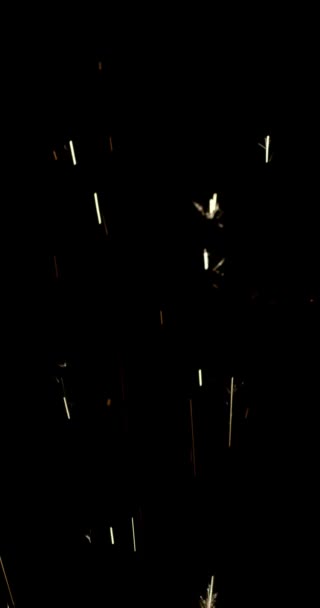 4K Sparks επιτυχίες σε μαύρο φόντο, Sparks Over Black (ULTRA HD, UHD, 4K). Spark Wall δημιουργήθηκε από Gun Powder Sparks Πτώση. (ADD MODE) — Αρχείο Βίντεο