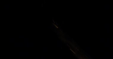 4K Sparks Siyah Arkaplan, Sparks Over Black (ULTRA HD, UHD, 4K). Silah tozu kıvılcımlarının düşmesiyle oluşan kıvılcım duvarı. (ADD Kipi)