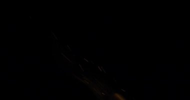 4K Sparks Siyah Arkaplan, Sparks Over Black (ULTRA HD, UHD, 4K). Silah tozu kıvılcımlarının düşmesiyle oluşan kıvılcım duvarı. (ADD Kipi)