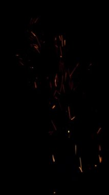 4K Sparks Siyah Arkaplan, Sparks Over Black (ULTRA HD, UHD, 4K). Silah tozu kıvılcımlarının düşmesiyle oluşan kıvılcım duvarı. (ADD Kipi)