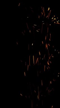4K Sparks Siyah Arkaplan, Sparks Over Black (ULTRA HD, UHD, 4K). Silah tozu kıvılcımlarının düşmesiyle oluşan kıvılcım duvarı. (ADD Kipi)