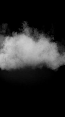 4K Kirli Vuruşlar, duvarda yuvarlanan tozlar enkaz parçaları uçuşuyor. Siyah arka planda barut patlaması. Çarpışma toz parçacıkları. Siyah arka planda toz patlaması, yavaş çekimde yakın çekim. VFX