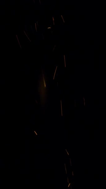 4K Sparks hits op zwarte achtergrond, Sparks Over Black (ULTRA HD, UHD, 4K). Spark Wall gemaakt door Gun Powder Sparks Falling. (ADD-modus)) — Stockvideo