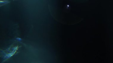 Farklı olaylar ve projeler için Işık Sızıntıları 4K Görüntüsü Ekle ya da Ekran Karıştır kiplerini kullanarak güncel görüntü ve kompozitinizin üzerine bırakın. Lens parlamaları geçiş lensleri ışık sızıntıları oluşturur