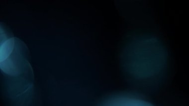 Farklı olaylar ve projeler için Işık Sızıntıları 4K Görüntüsü Ekle ya da Ekran Karıştır kiplerini kullanarak güncel görüntü ve kompozitinizin üzerine bırakın. Lens parlamaları geçiş lensleri ışık sızıntıları oluşturur