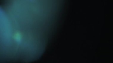 Farklı olaylar ve projeler için Işık Sızıntıları 4K Görüntüsü Ekle ya da Ekran Karıştır kiplerini kullanarak güncel görüntü ve kompozitinizin üzerine bırakın. Lens parlamaları geçiş lensleri ışık sızıntıları oluşturur