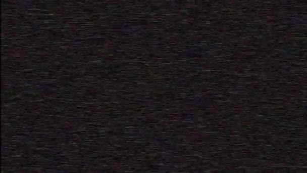 VHS TV Noise Footage, schwarz / weiß, echtes analoges Vintage-Signal mit schlechten Interferenzen, statischer Rauschhintergrund, Overlay-ready — Stockvideo