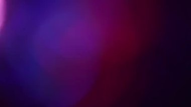 Parlak bokeh efektleri, renkli, spektral cam kaplama ışık sızıntıları - yuvarlak bokeh damlalarından düz çizgilere gerçek kamera cam örtüleri kaplama veya sahne geçişi olarak kullanılır