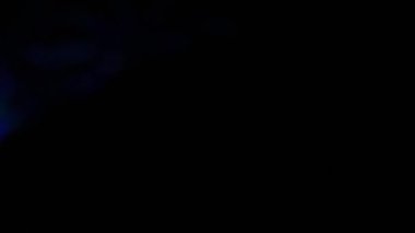 Işık sızıntısı arka plan animasyon stok görüntülerini etkiler. Sızdıran mercek ışıkları soyut bir arka plan animasyonu oluşturuyor..