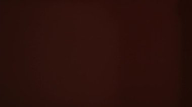 Lens parlamaları ve gerçek ışık doğal kaplama sızdırır.