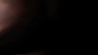 Lens parlamaları ve gerçek ışık doğal kaplama sızdırır.